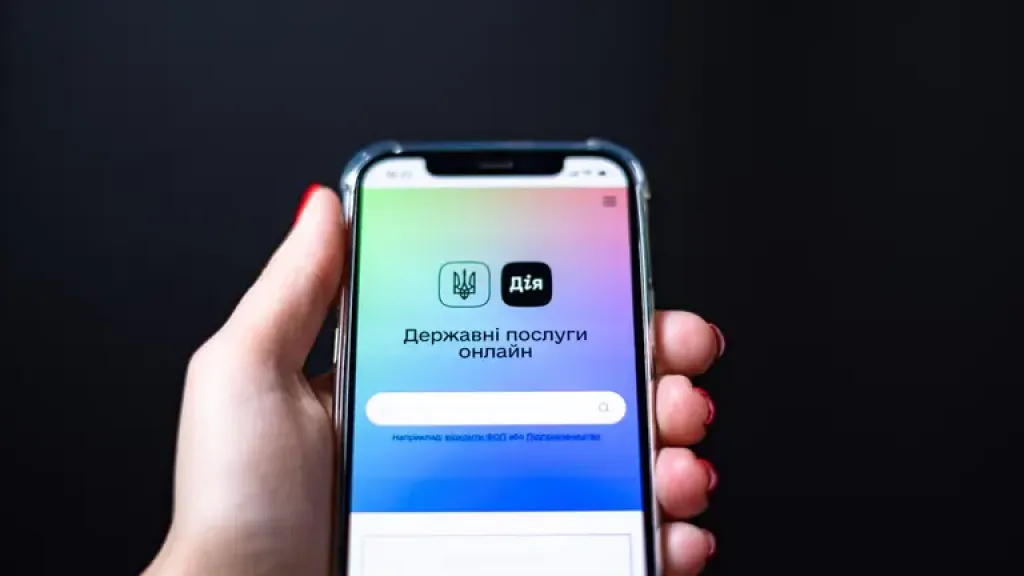 Україна запустила першого у світі ШІ-помічника для державних послуг