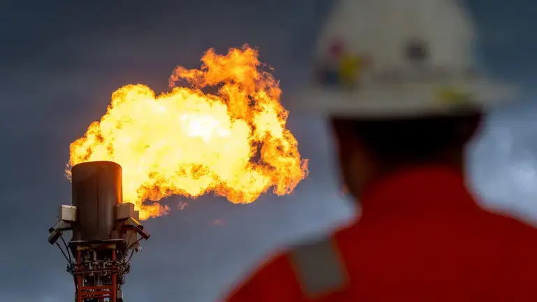 Казахстан скоротив видобуток газу після атаки українських дронів на російський завод – Reuters
