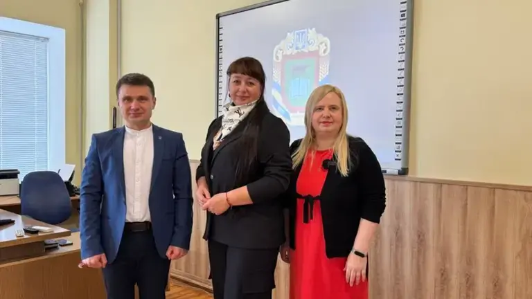 В одному з українських вишів працює ШІ-викладачка: чого вона навчає студентів
