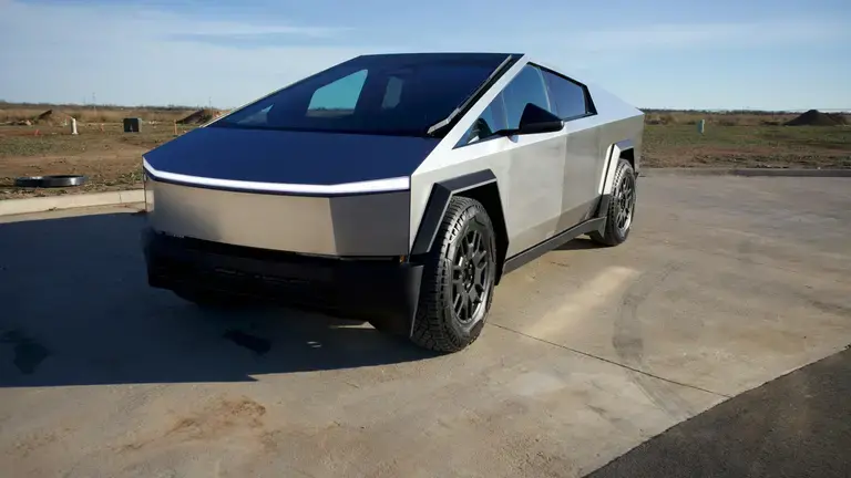 Керівник розробки Cybertruck залишає посаду в Tesla: у чому причина
