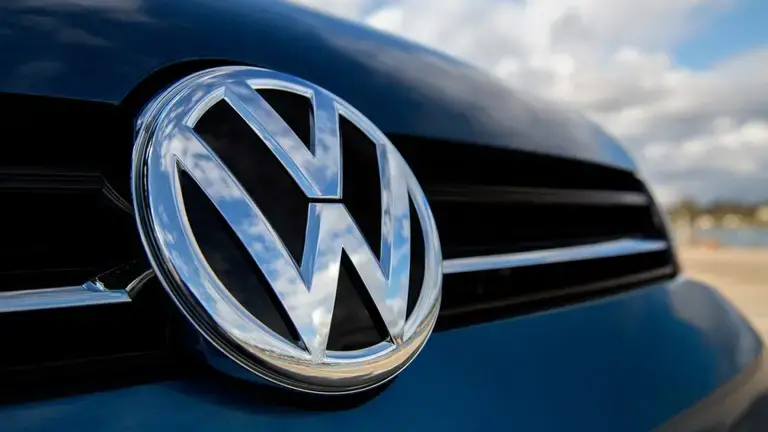 Тиск зі Сходу: Volkswagen переглядає витрати, щоб утримати позиції в автопромі