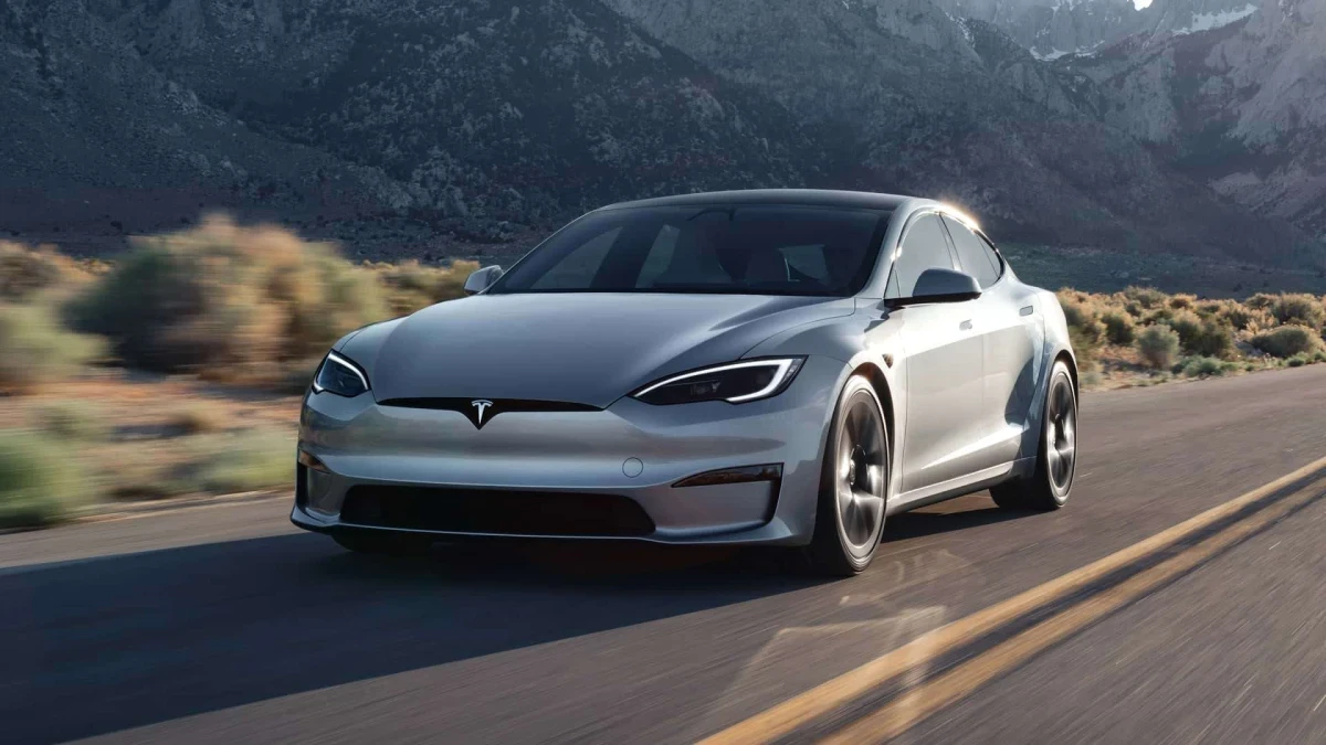 Tesla на піку: рекорд котирувань, трильйонна оцінка і нові сигнали від Маска