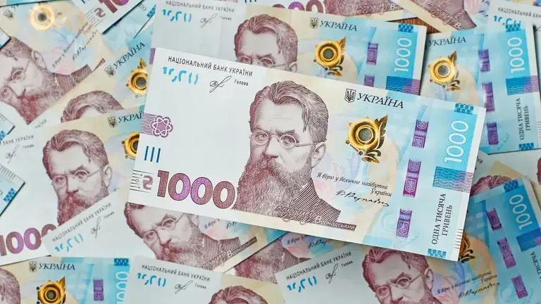 Лазівки для “тисячі Зеленського”: українці знайшли способи витратити гроші на неочікувані покупки