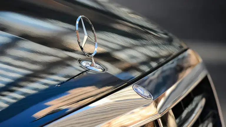 Кінець «золотої епохи»: прибутки Mercedes-Benz обвалилися на тлі торговельних воєн та китайської експансії
