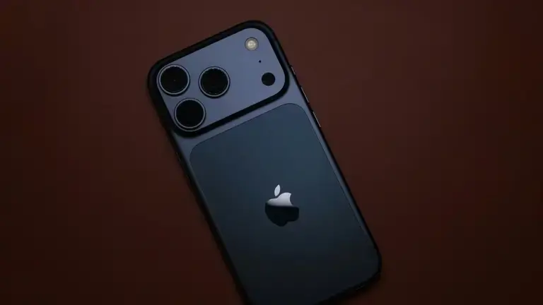 Apple відмовляється від класики: майбутній iPhone 18 Pro залишиться без чорного кольору