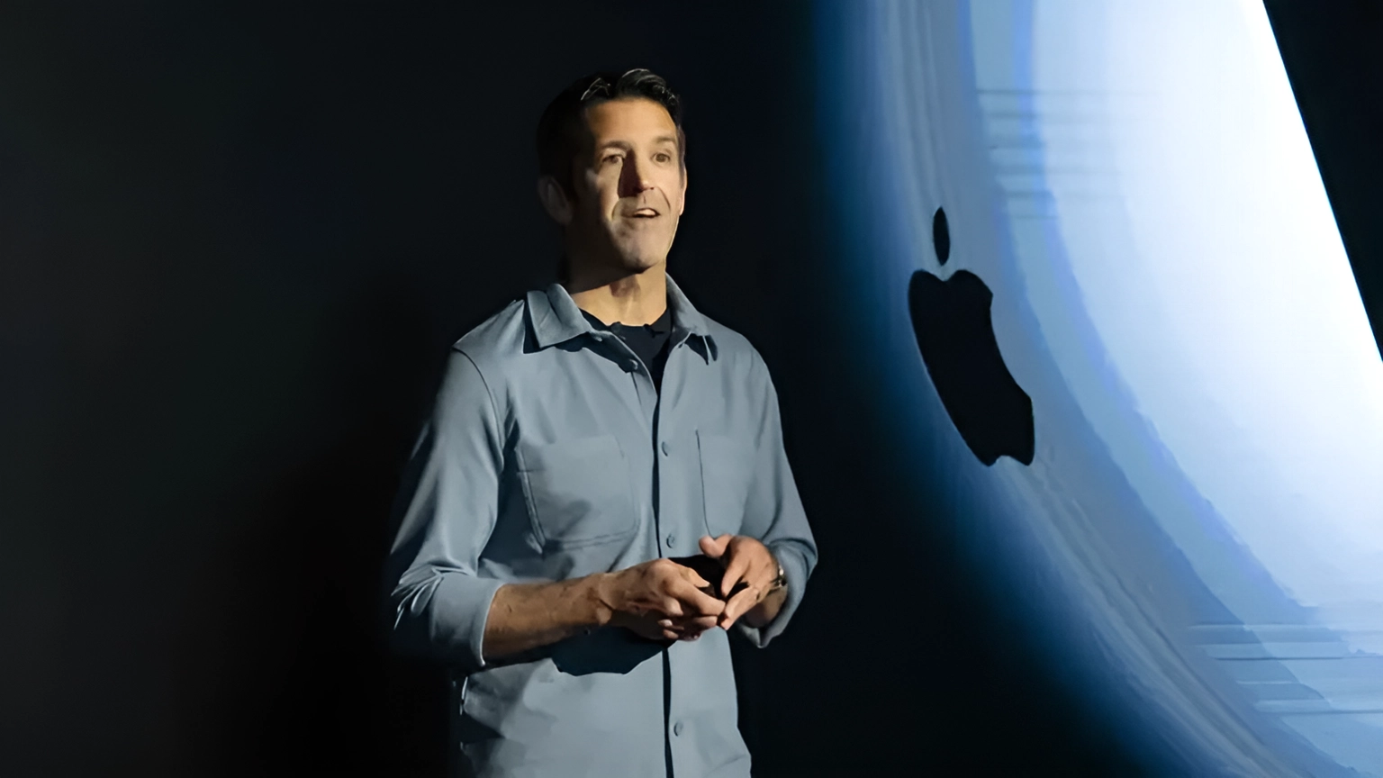 Епоха Джона Тернуса: Apple змінює капітана на тлі глобальної гонки штучного інтелекту