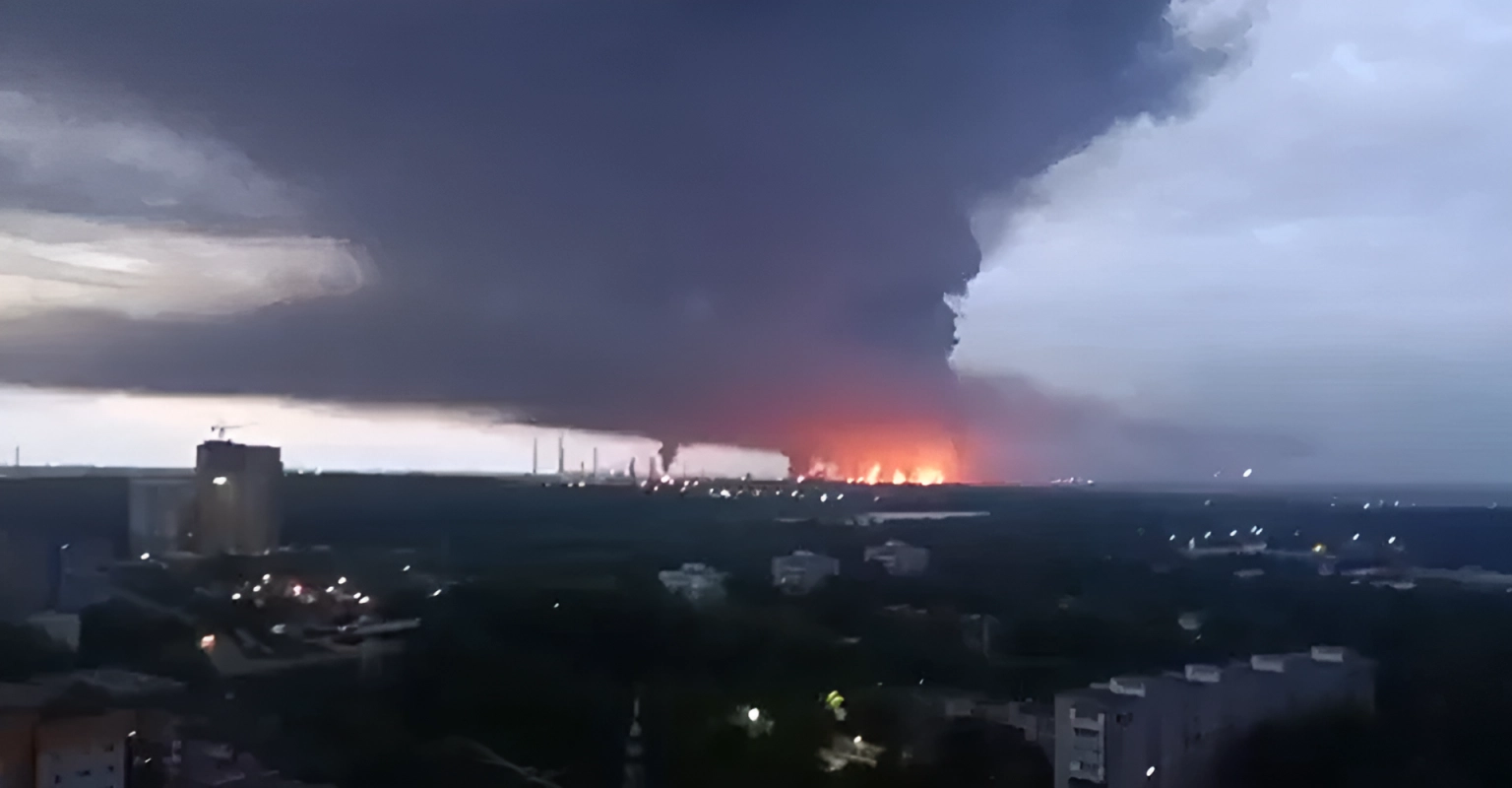 Безпілотники Сил оборони вивели з ладу шість російських НПЗ за травень