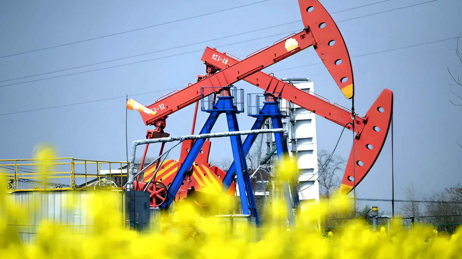 Нафтові котирування тримаються на піку через геополітичні загрози