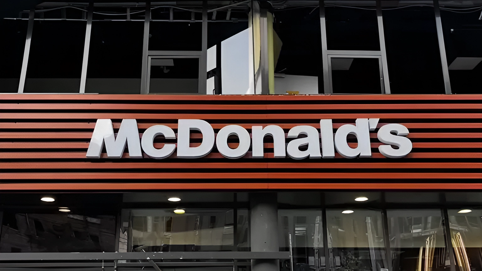 Легендарний ресторан McDonald’s на Лук’янівці постраждав від чергового обстрілу