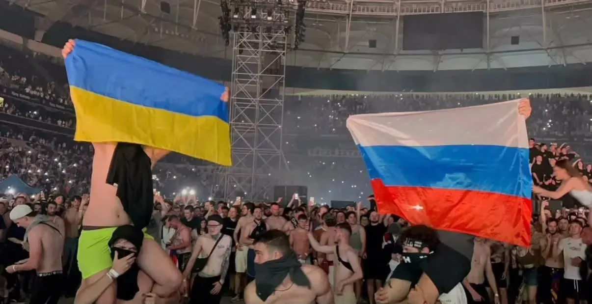 Стамбульський скандал: фанати Коржа влаштували провокацію з прапорами