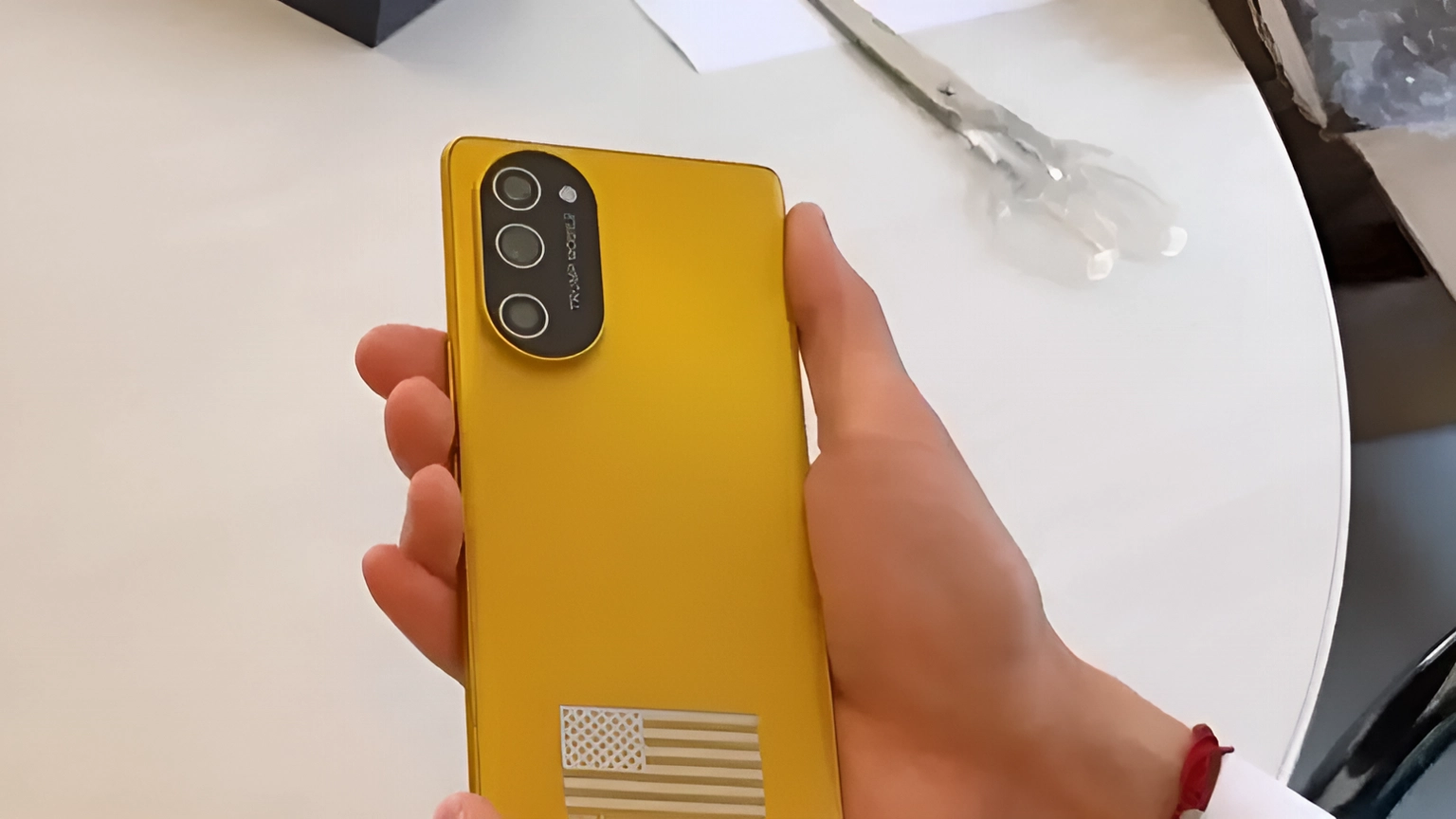 Чому американське виробництво смартфонів залишається лише політичною фантазією