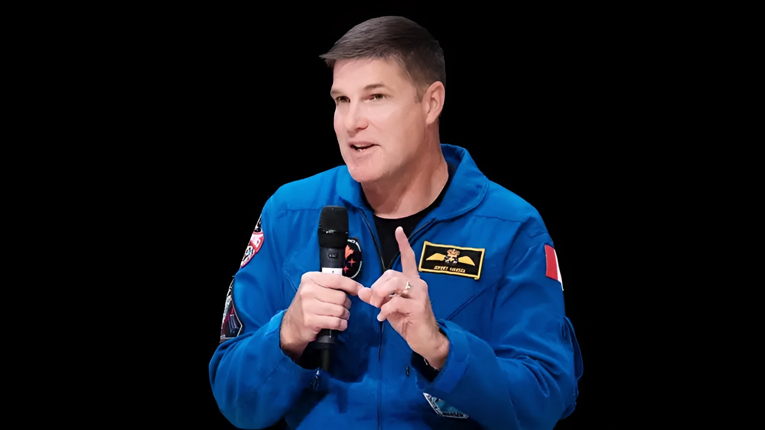 Легенда канадської космонавтики йде з активної служби після місії до Місяця